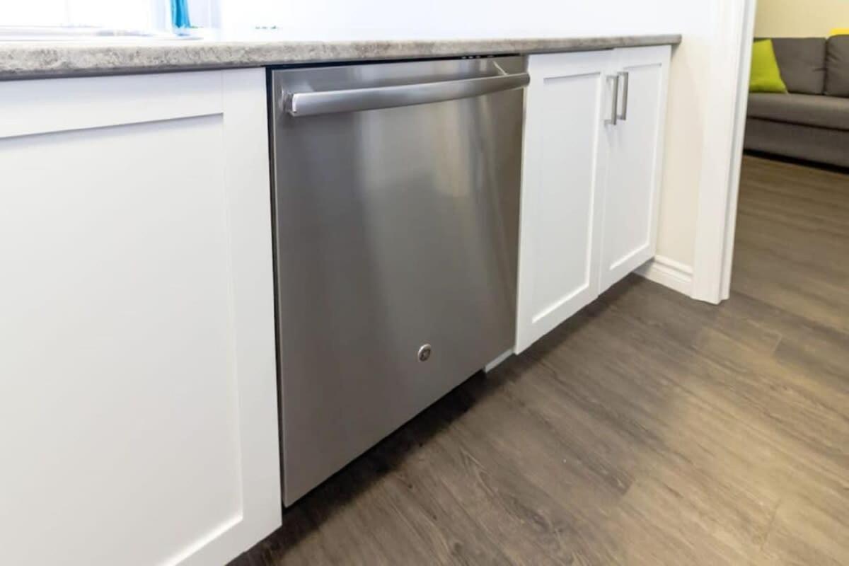 Newly Renovated Modern Condo Near Hospital, Unb Patio & Parking Coffee Saint John Dış mekan fotoğraf